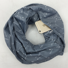 Lade das Bild in den Galerie-Viewer, Scarf with Storage Zipper
